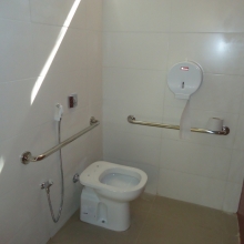 Banheiro para portador de necessidades especiais no campus umuarama